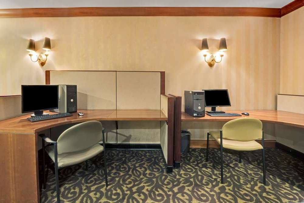 Clarion Hotel Park Central Dallas Konforlar fotoğraf